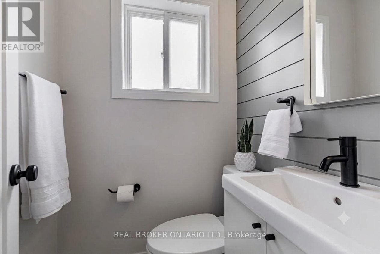 Single Family at Upper- 25 Newlin Crescent, Toronto (Glenfield-Jane Heights), Ontario - Photo 6 - RE/MAX Garden City Realty