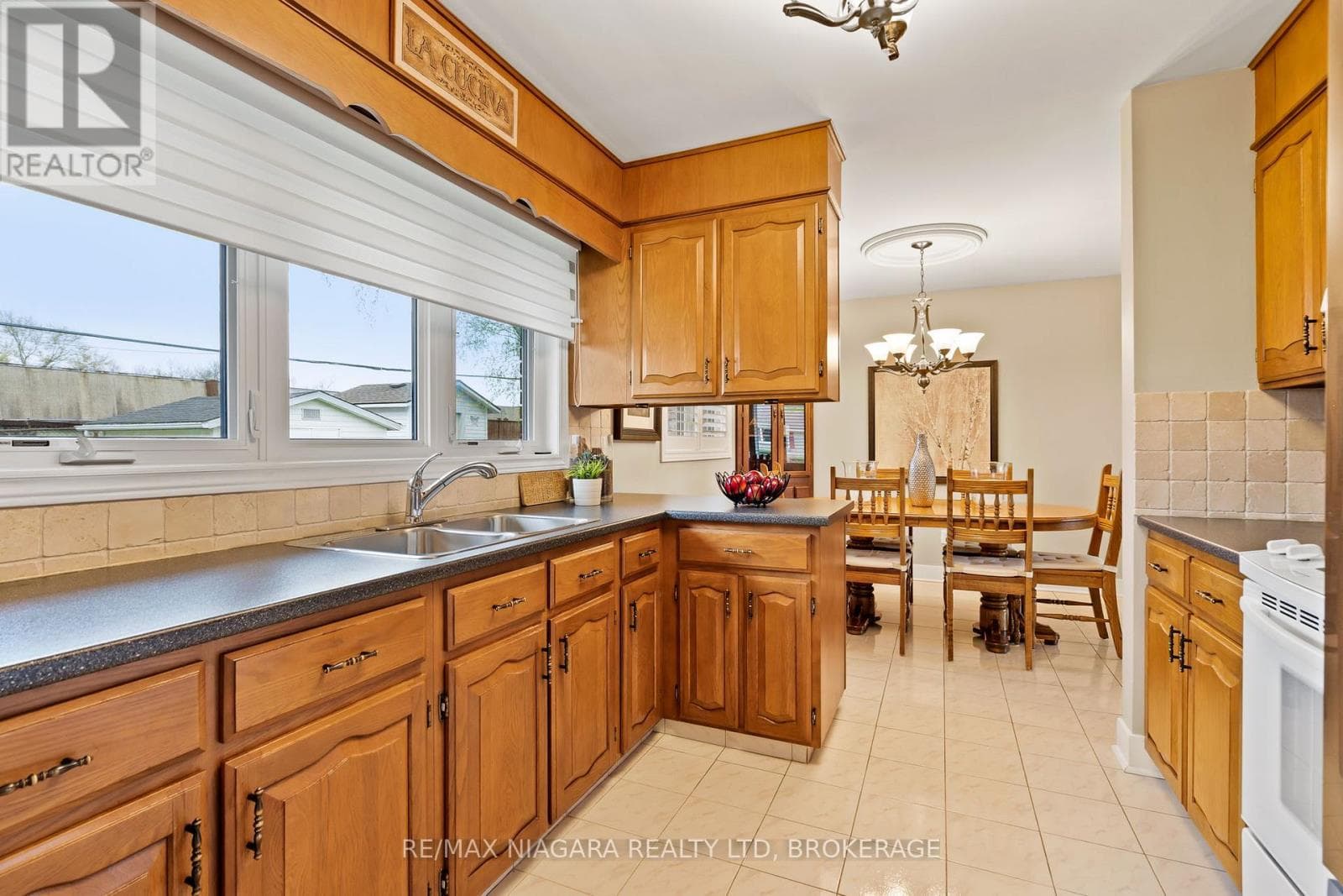 Single Family at 5938 Stevens Street, Niagara Falls (Cherrywood), Ontario - Photo 10 - RE/MAX Garden City Realty