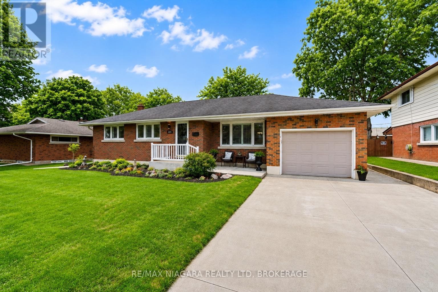 Single Family at 5938 Stevens Street, Niagara Falls (Cherrywood), Ontario - Photo 2 - RE/MAX Garden City Realty