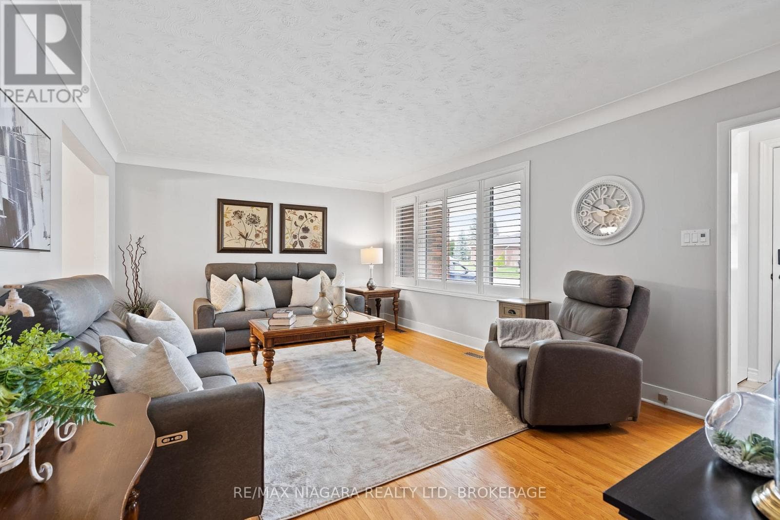 Single Family at 5938 Stevens Street, Niagara Falls (Cherrywood), Ontario - Photo 5 - RE/MAX Garden City Realty