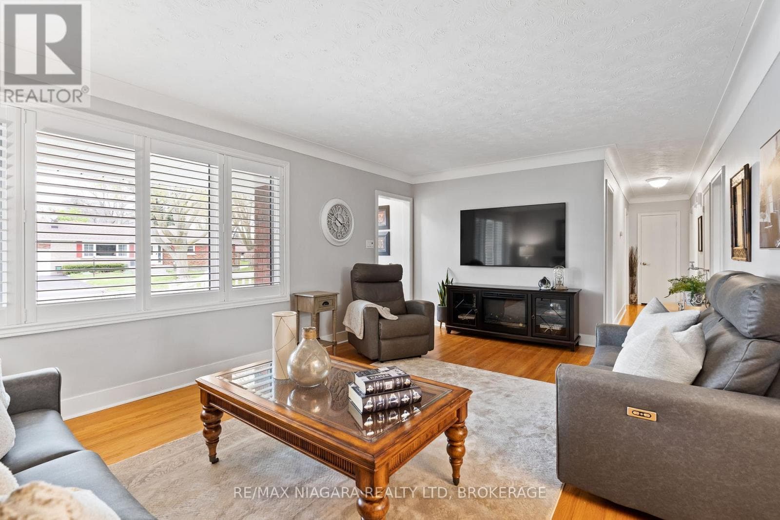 Single Family at 5938 Stevens Street, Niagara Falls (Cherrywood), Ontario - Photo 6 - RE/MAX Garden City Realty