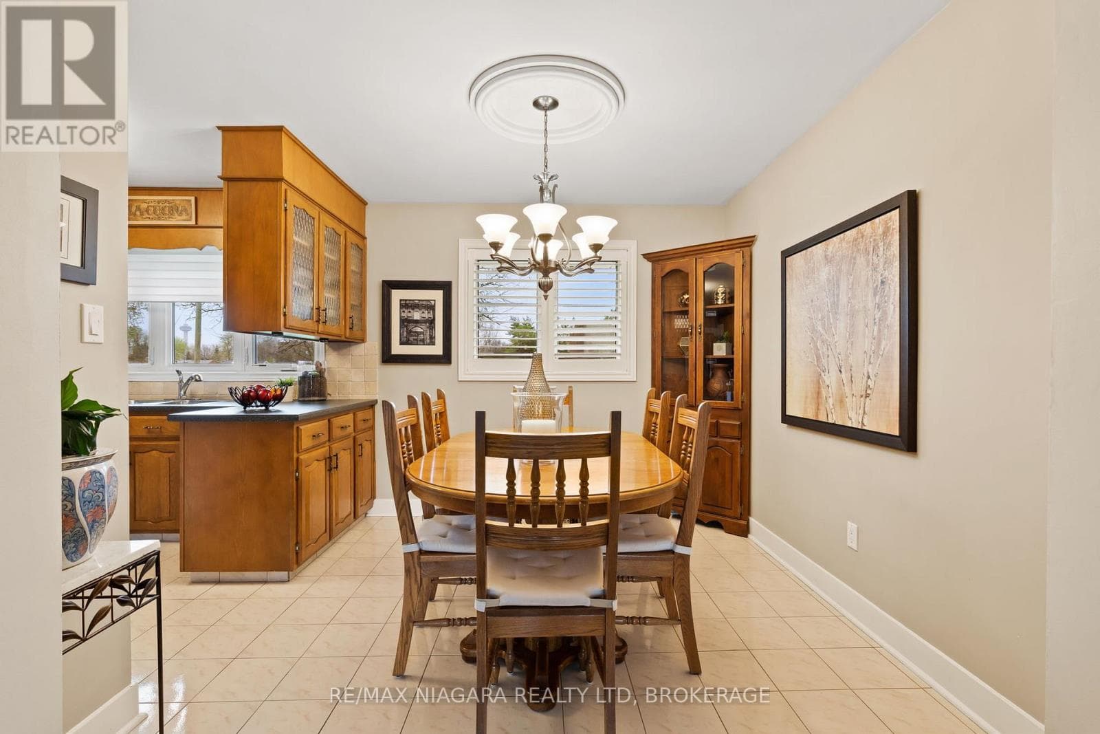 Single Family at 5938 Stevens Street, Niagara Falls (Cherrywood), Ontario - Photo 7 - RE/MAX Garden City Realty