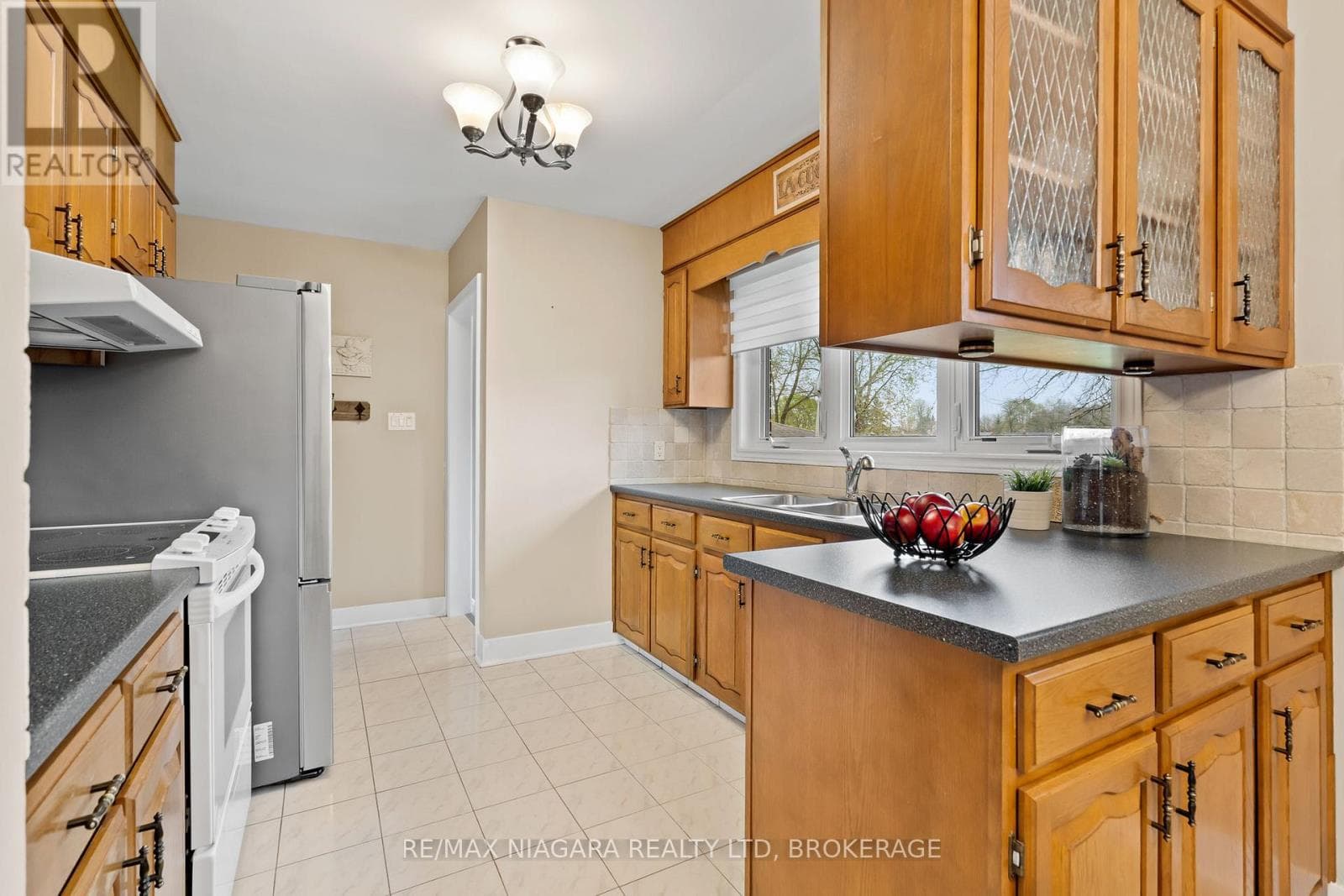 Single Family at 5938 Stevens Street, Niagara Falls (Cherrywood), Ontario - Photo 8 - RE/MAX Garden City Realty