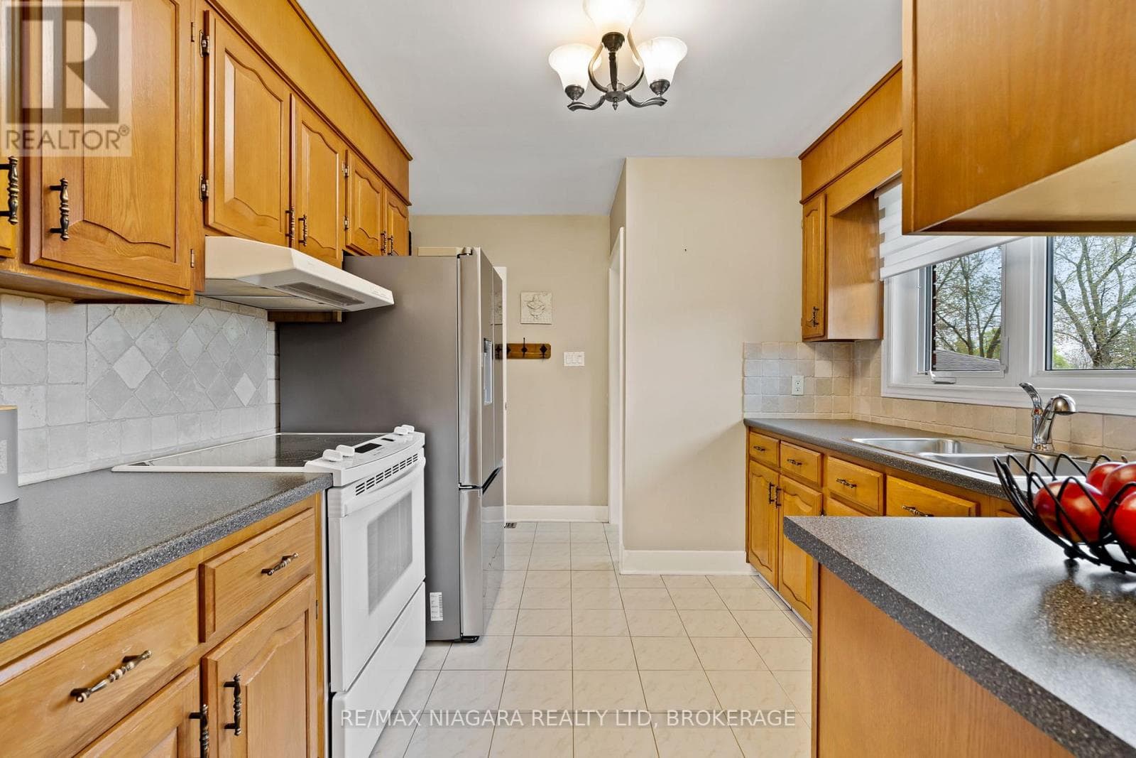 Single Family at 5938 Stevens Street, Niagara Falls (Cherrywood), Ontario - Photo 9 - RE/MAX Garden City Realty