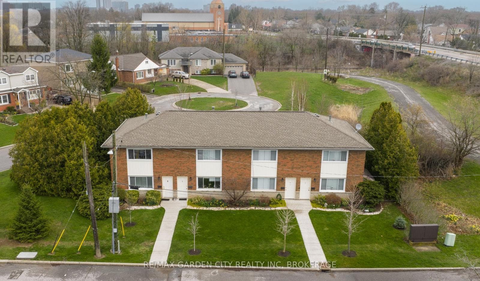 2-8 RIVERVIEW Boulevard