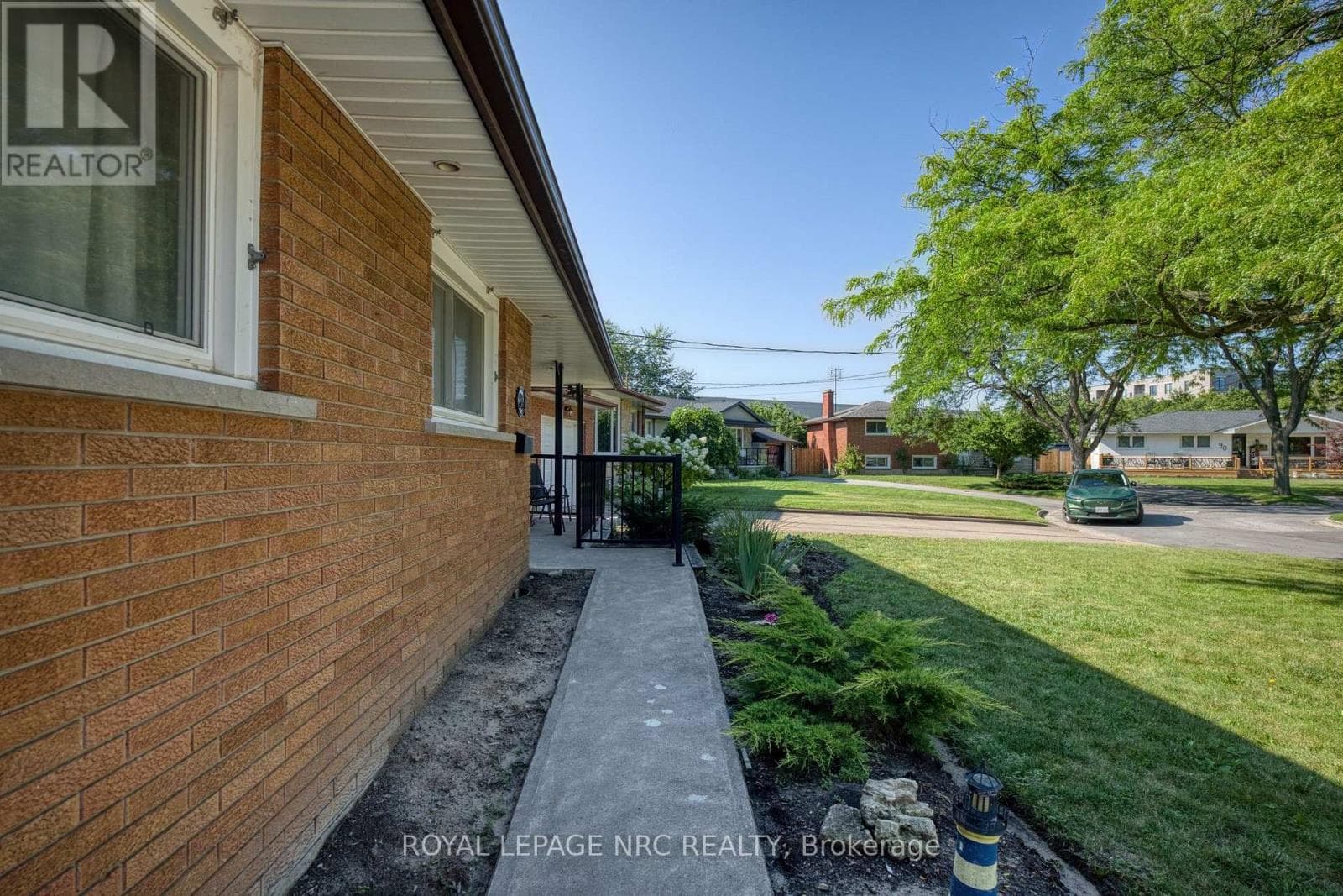 Single Family at 85 Regent Drive, St. Catharines (Vine/Linwell), Ontario - Photo 5 - RE/MAX Garden City Realty