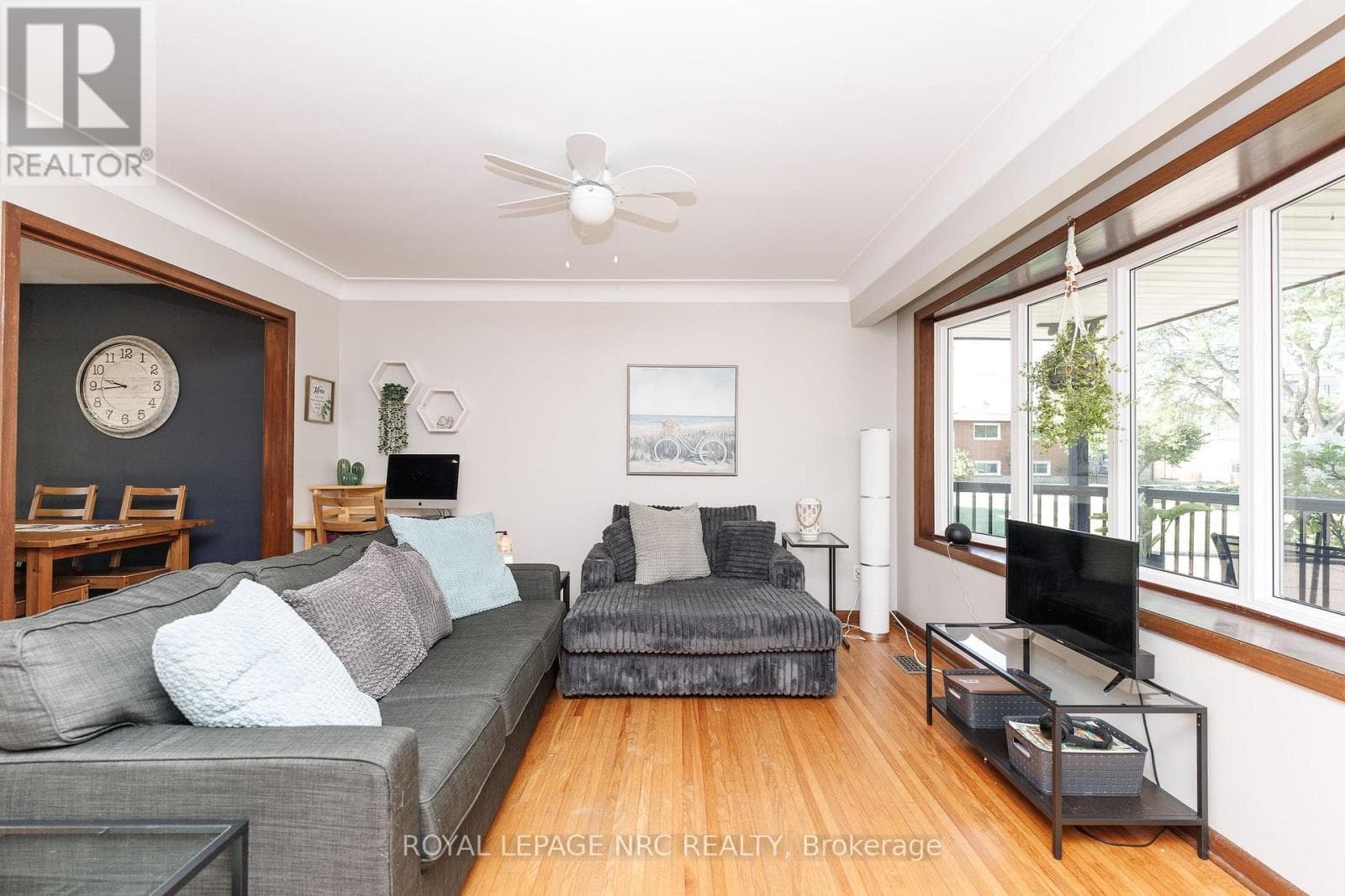 Single Family at 85 Regent Drive, St. Catharines (Vine/Linwell), Ontario - Photo 7 - RE/MAX Garden City Realty