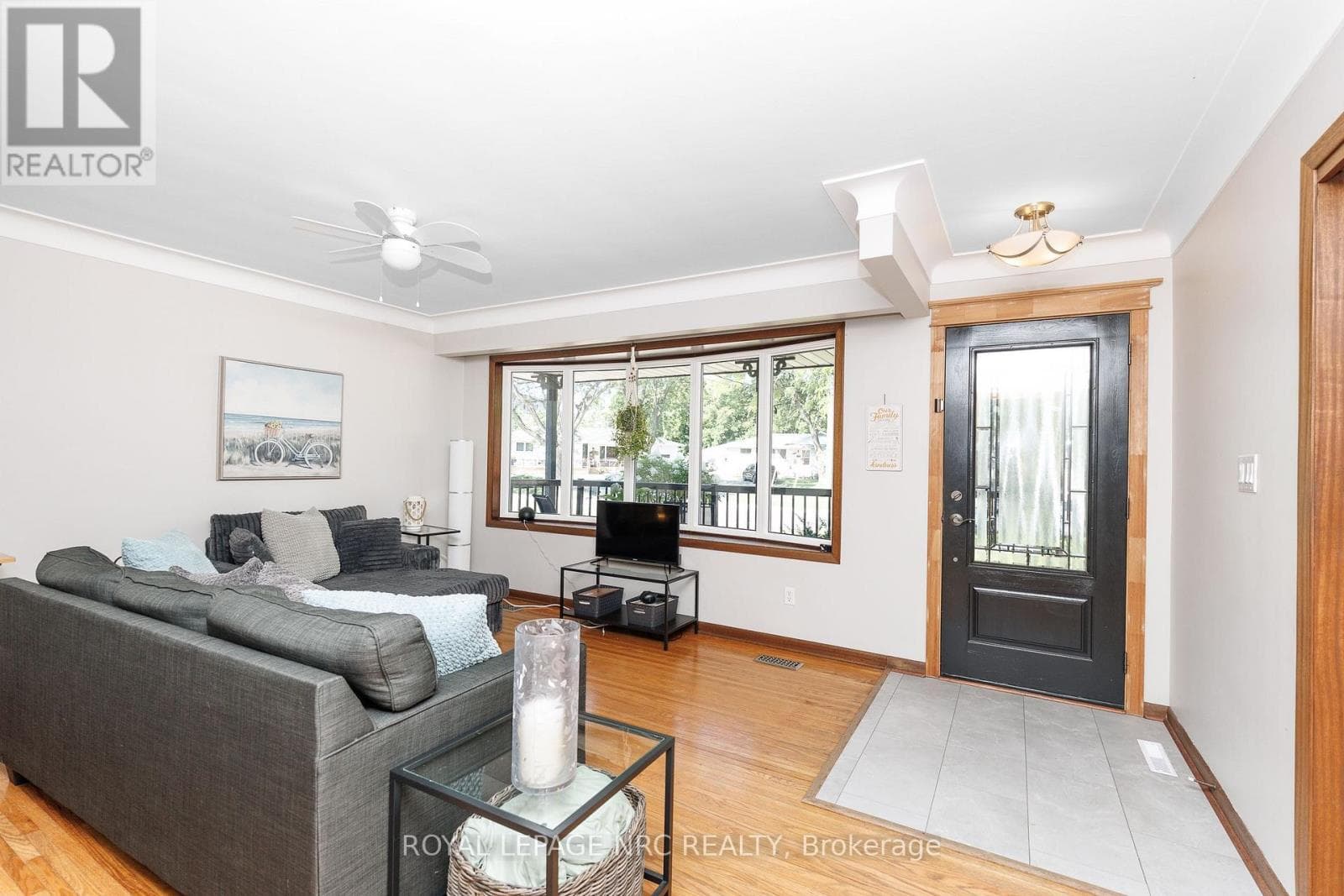 Single Family at 85 Regent Drive, St. Catharines (Vine/Linwell), Ontario - Photo 8 - RE/MAX Garden City Realty