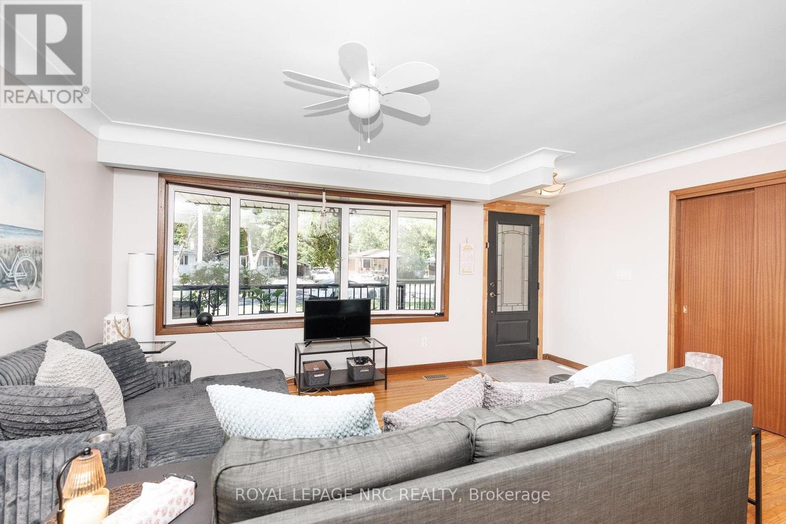 Single Family at 85 Regent Drive, St. Catharines (Vine/Linwell), Ontario - Photo 9 - RE/MAX Garden City Realty