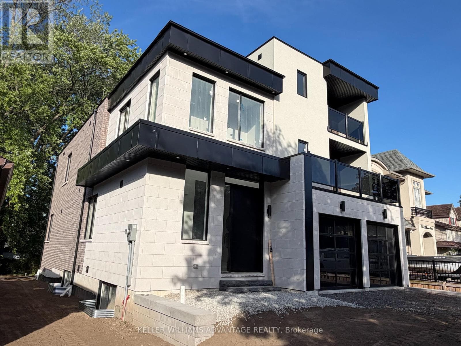 711 Hillview Crescent