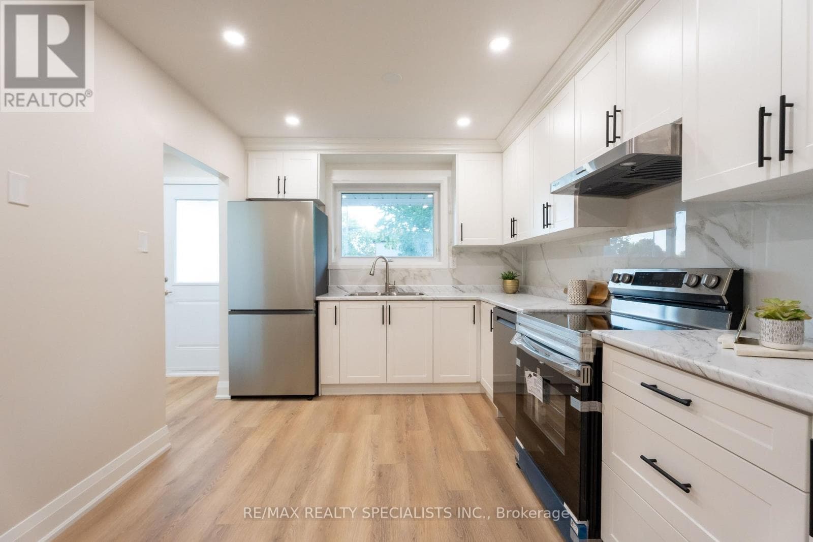 Single Family at 159 Bartley Bull Parkway, Brampton (Brampton East), Ontario - Photo 8 - RE/MAX Garden City Realty