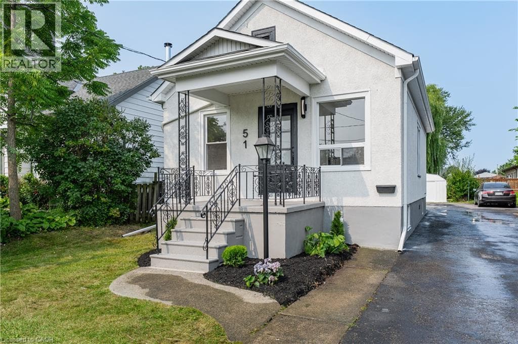 Single Family at 51 QUEEN Street, Thorold, Ontario - Photo 3 - RE/MAX Garden City Realty