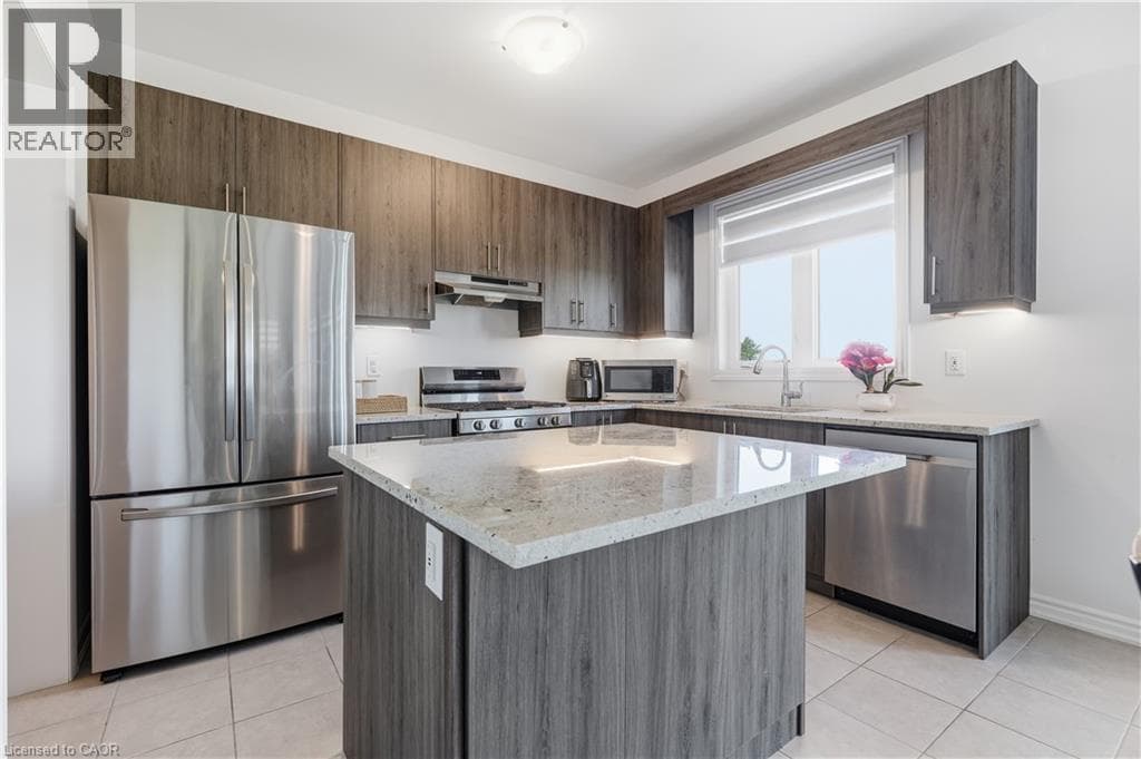 Single Family at 147 MIDLAND Place, Welland, Ontario - Photo 10 - RE/MAX Garden City Realty