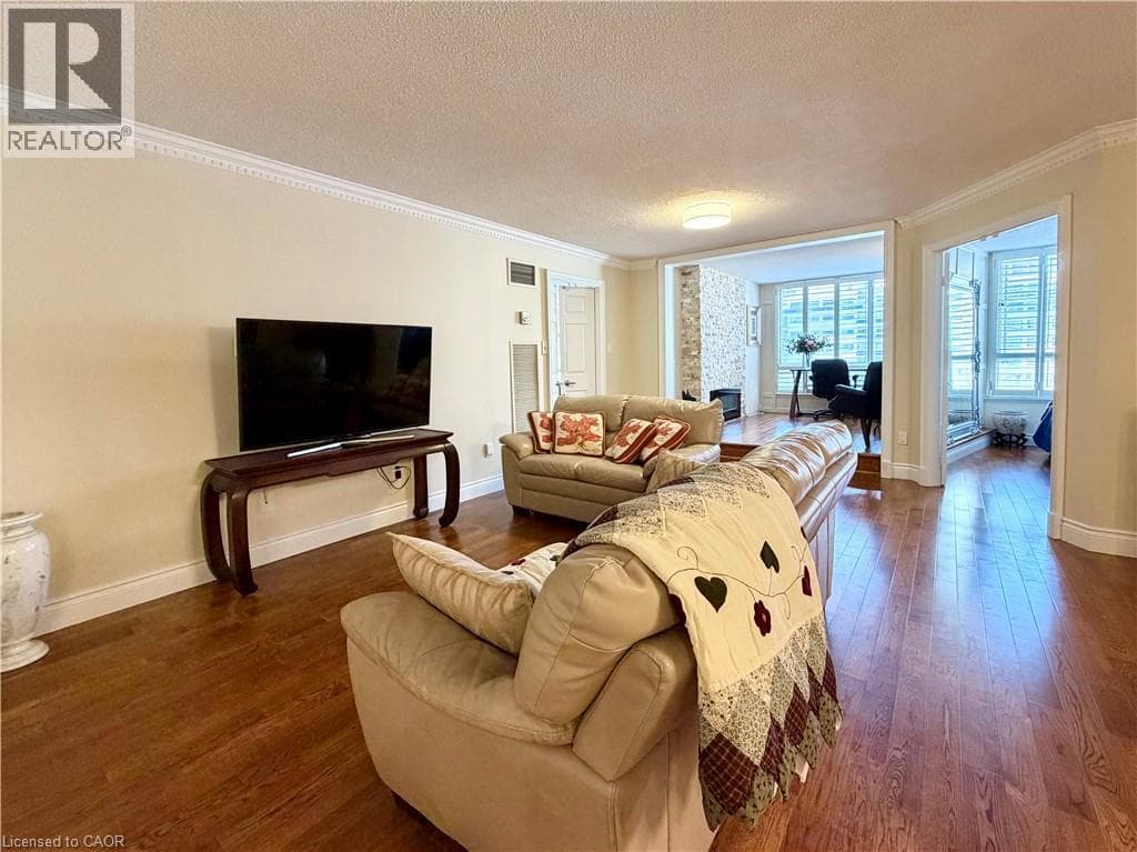 Single Family at 602- 130 CARLTON Street, Toronto, Ontario - Photo 8 - RE/MAX Garden City Realty