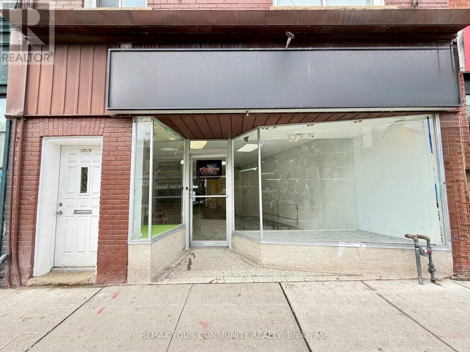 3052 Dundas Street