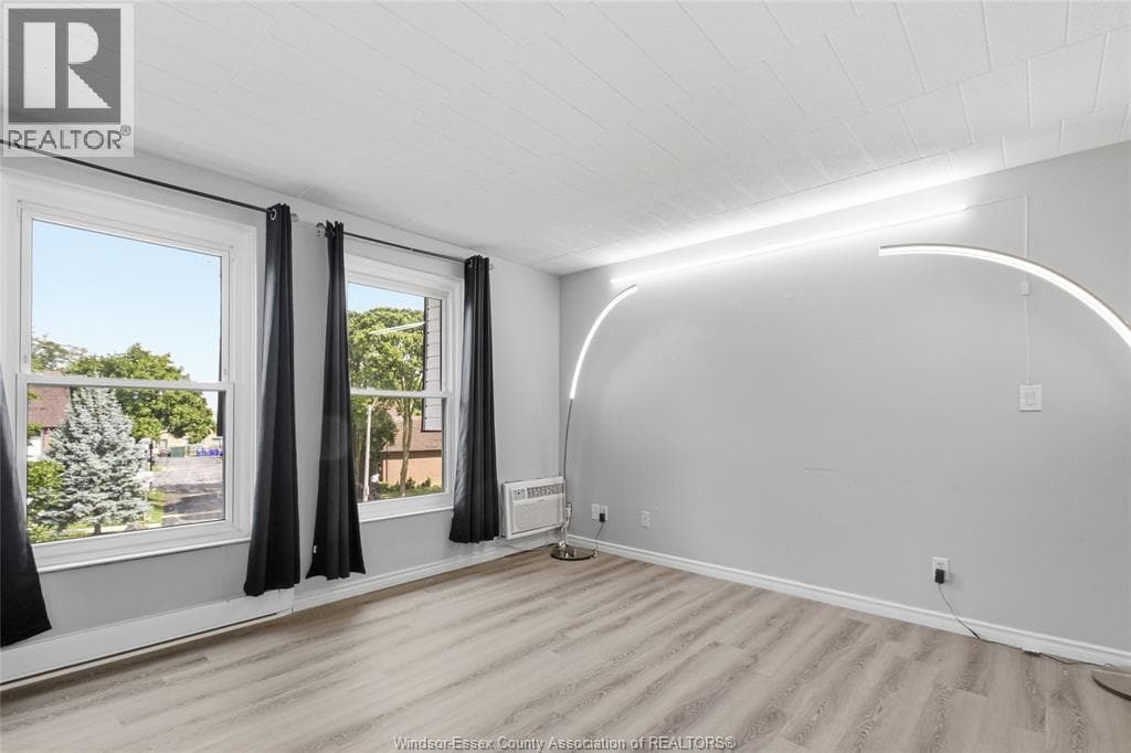 Single Family at 387- 6635 THORNBERRY Crescent, Windsor, Ontario - Photo 6 - RE/MAX Garden City Realty