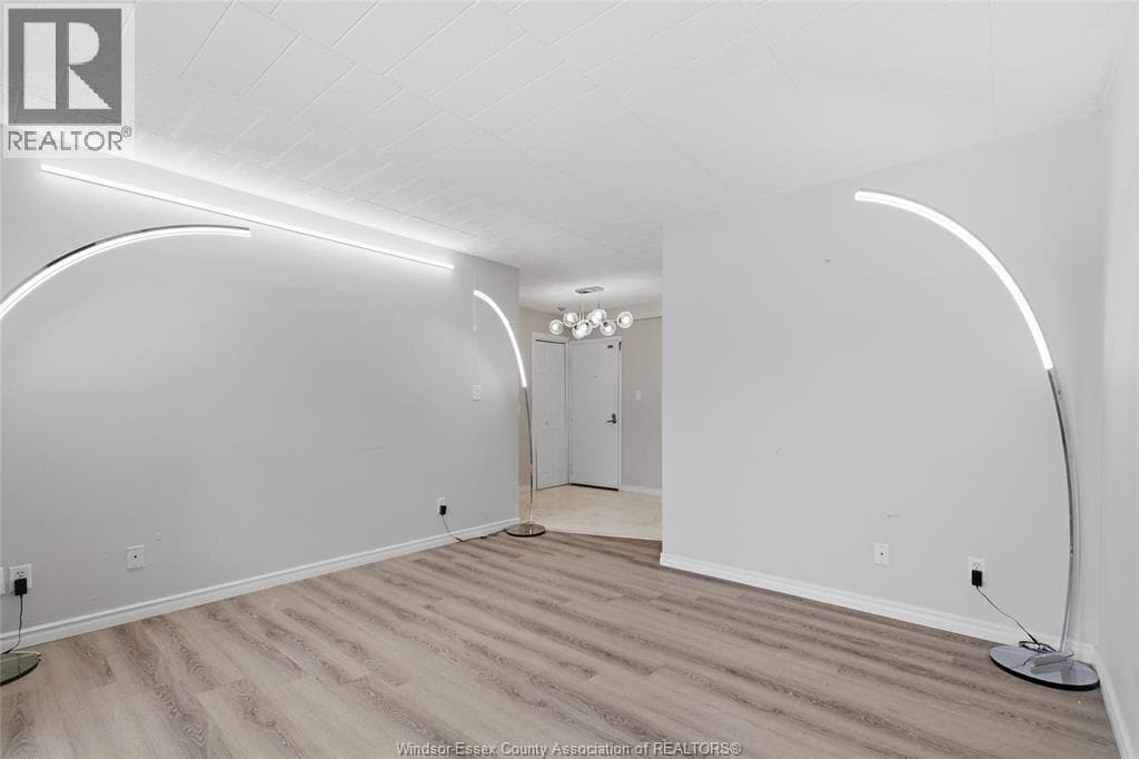 Single Family at 387- 6635 THORNBERRY Crescent, Windsor, Ontario - Photo 7 - RE/MAX Garden City Realty