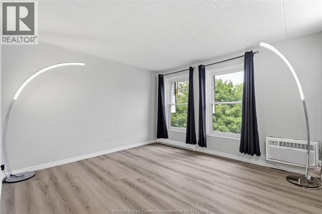 Single Family at 387- 6635 THORNBERRY Crescent, Windsor, Ontario - Photo 5 - RE/MAX Garden City Realty