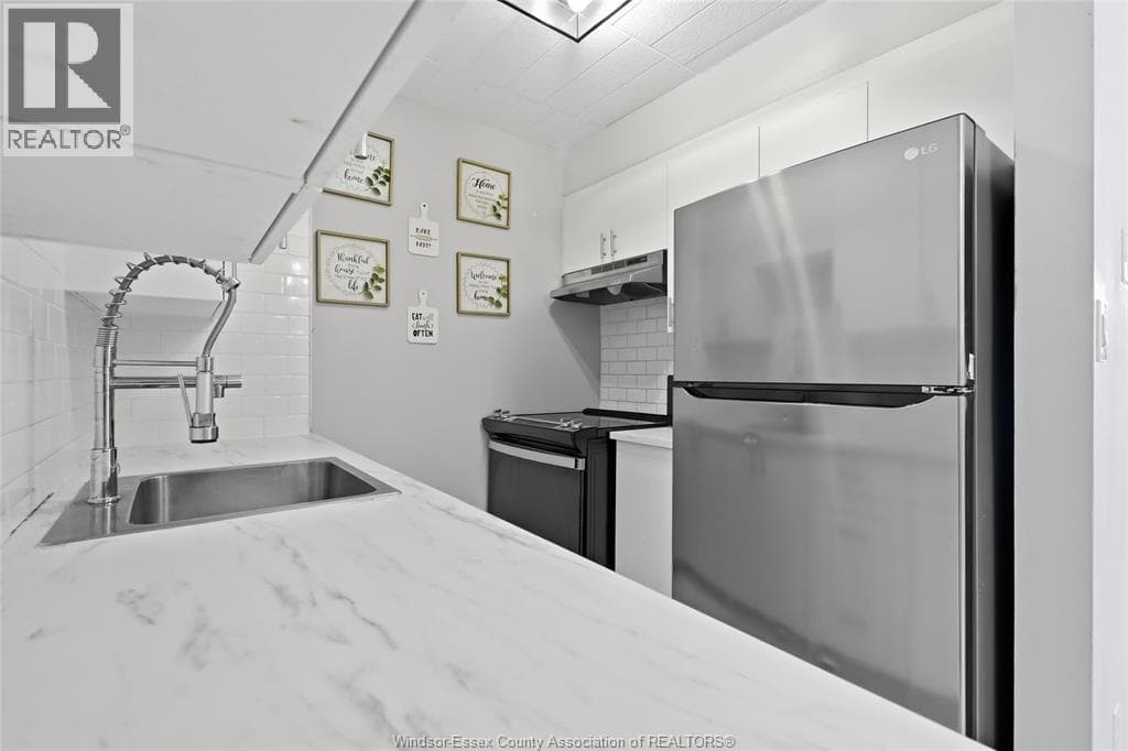 Single Family at 387- 6635 THORNBERRY Crescent, Windsor, Ontario - Photo 9 - RE/MAX Garden City Realty