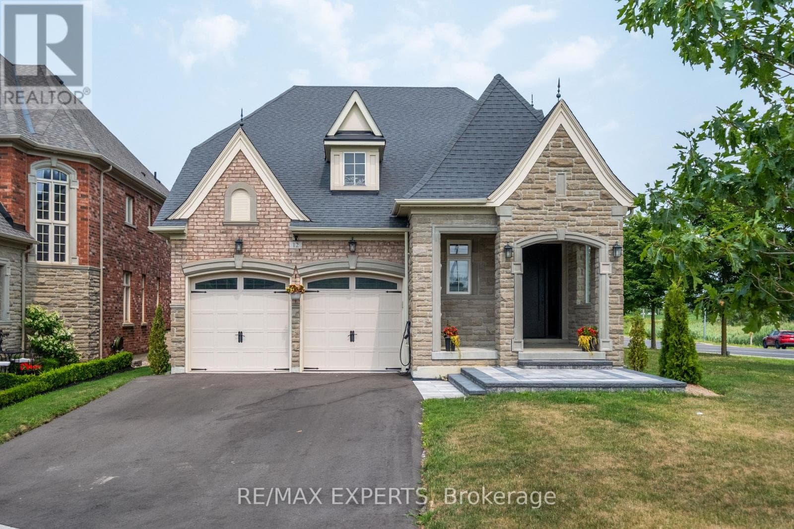 12 Valley Point Crescent