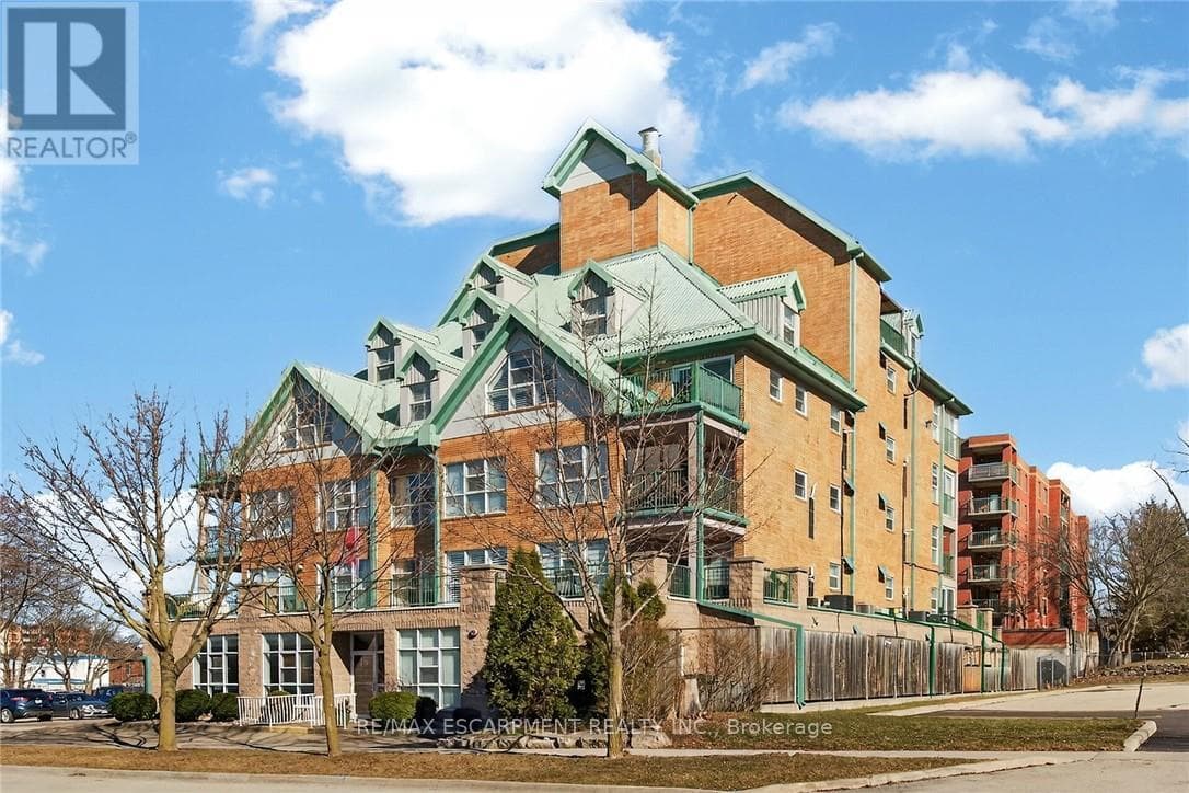 303- 19 Lake Avenue