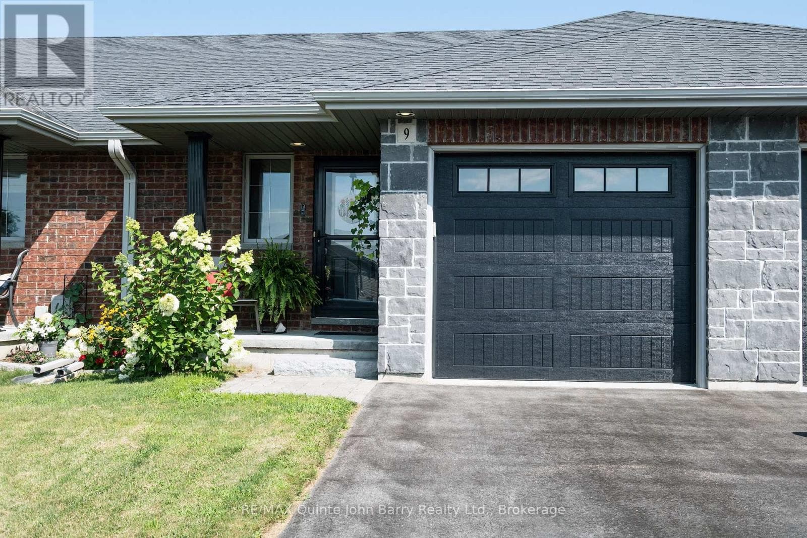 9 McIntosh Crescent