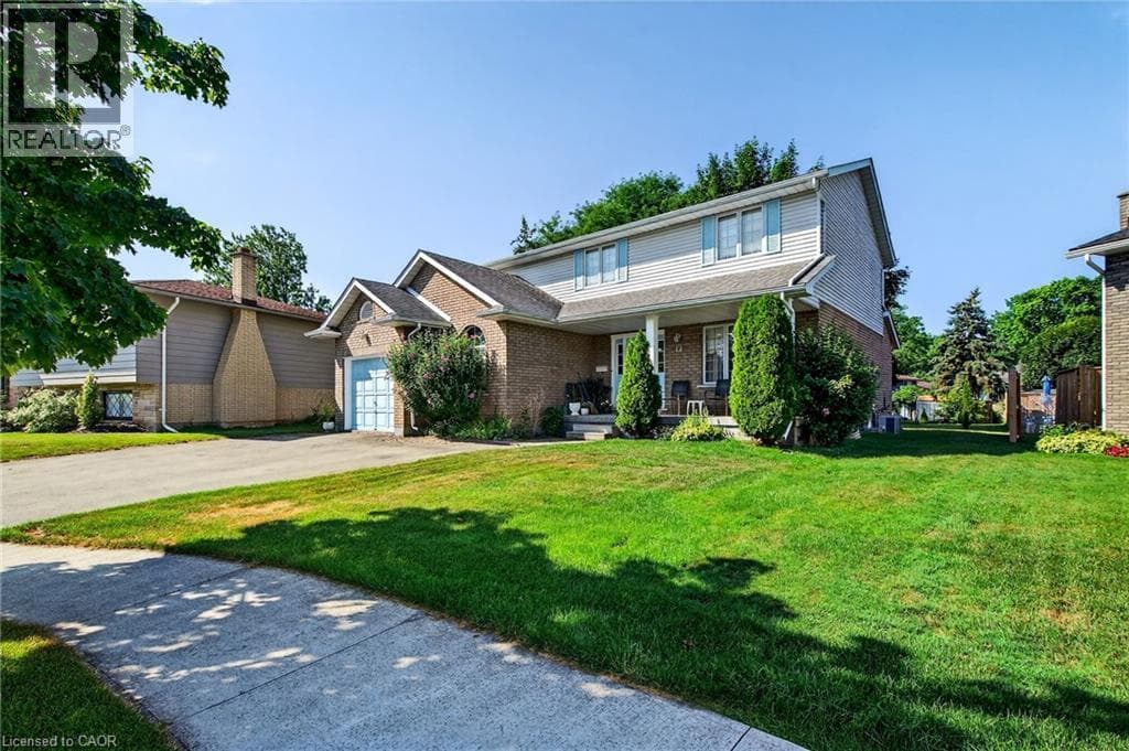 11 GREENBRIAR Court