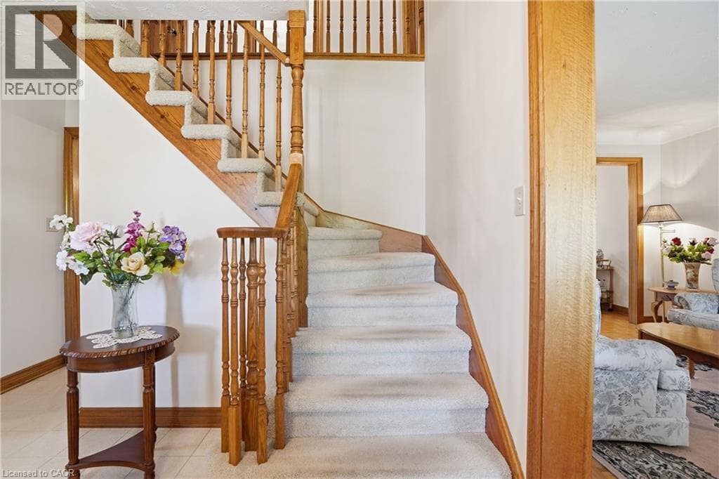 Single Family at 11 GREENBRIAR Court, Welland, Ontario - Photo 2 - RE/MAX Garden City Realty
