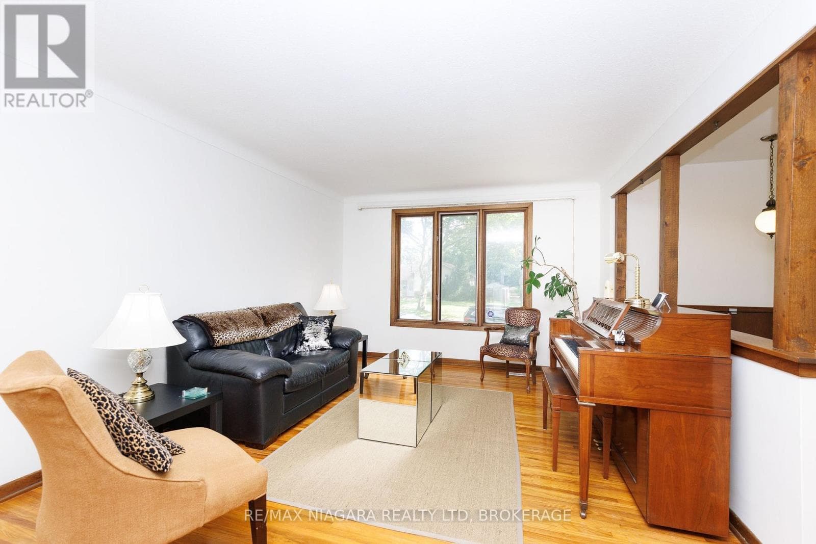 Single Family at 6980 Dolphin Street, Niagara Falls (Morrison), Ontario - Photo 10 - RE/MAX Garden City Realty