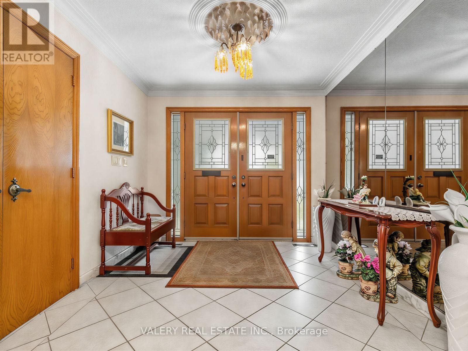 Single Family at 370 Maple Leaf Drive, Toronto (Maple Leaf), Ontario - Photo 2 - RE/MAX Garden City Realty
