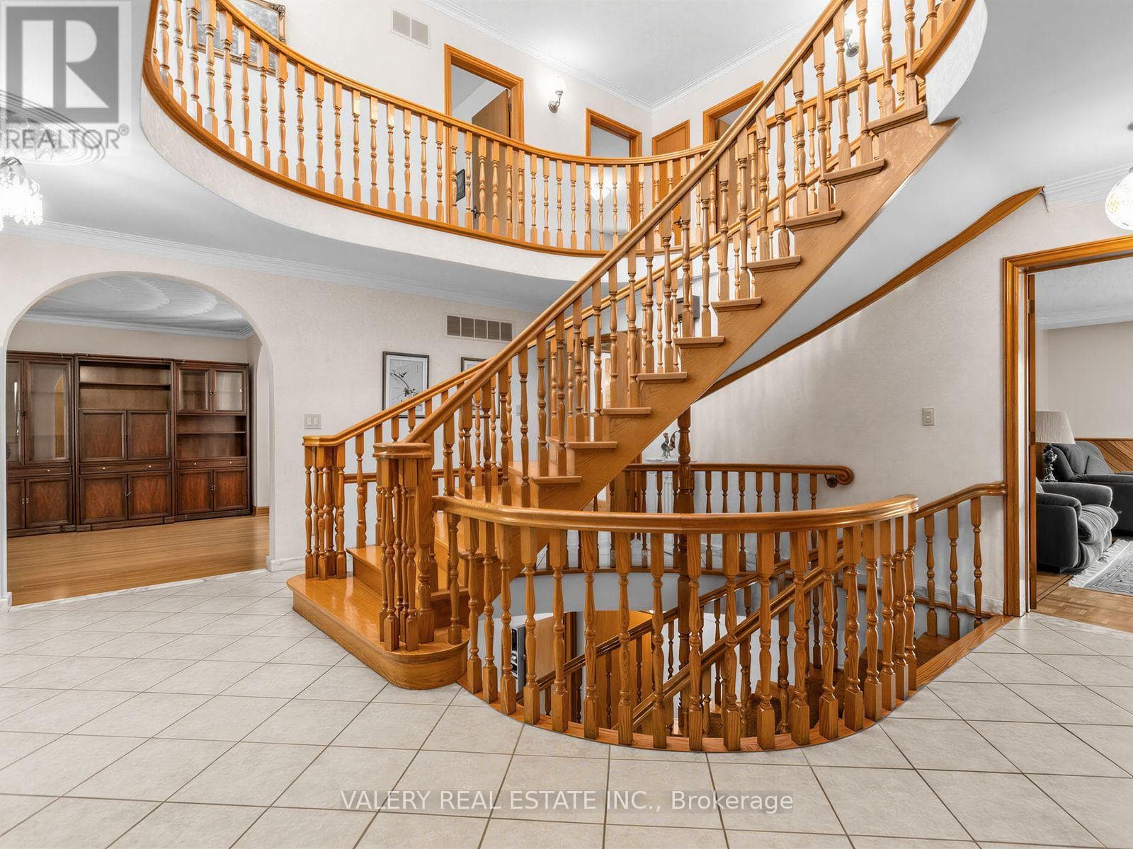 Single Family at 370 Maple Leaf Drive, Toronto (Maple Leaf), Ontario - Photo 3 - RE/MAX Garden City Realty