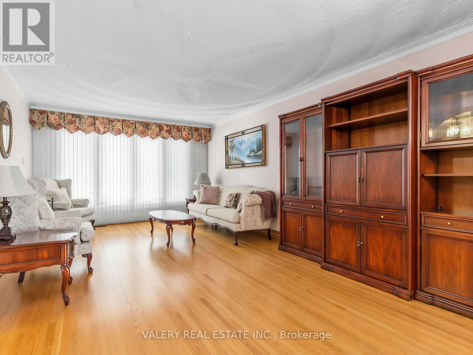 Single Family at 370 Maple Leaf Drive, Toronto (Maple Leaf), Ontario - Photo 5 - RE/MAX Garden City Realty