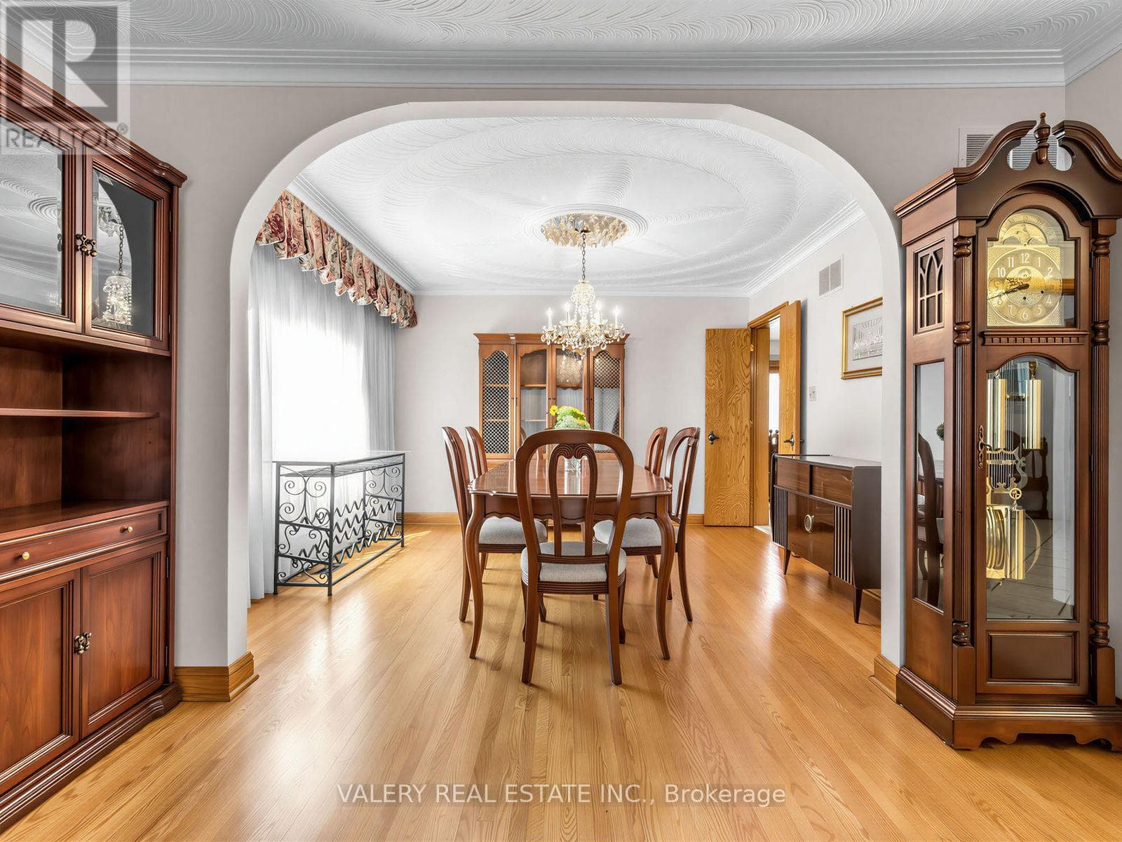 Single Family at 370 Maple Leaf Drive, Toronto (Maple Leaf), Ontario - Photo 6 - RE/MAX Garden City Realty