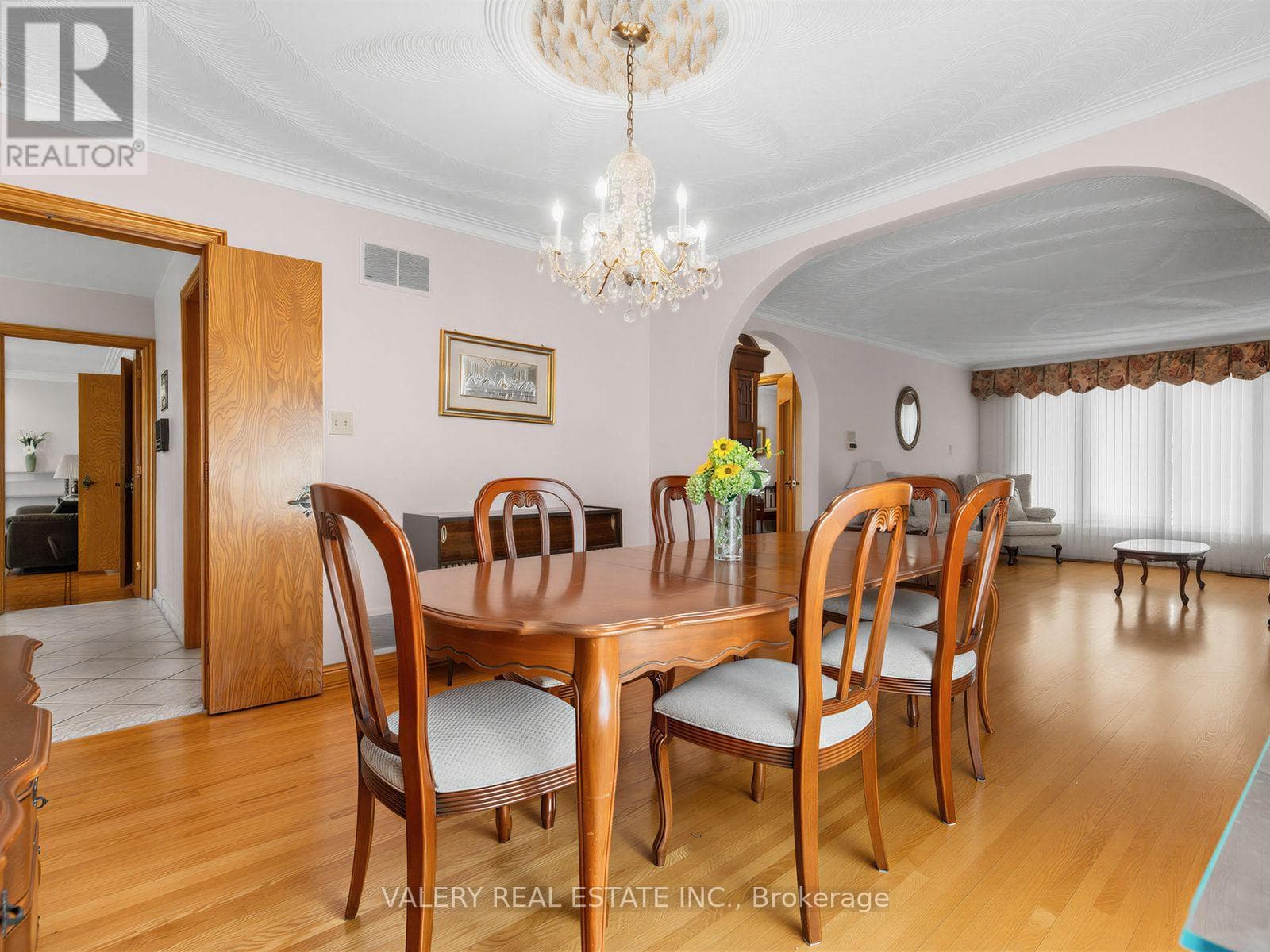 Single Family at 370 Maple Leaf Drive, Toronto (Maple Leaf), Ontario - Photo 8 - RE/MAX Garden City Realty