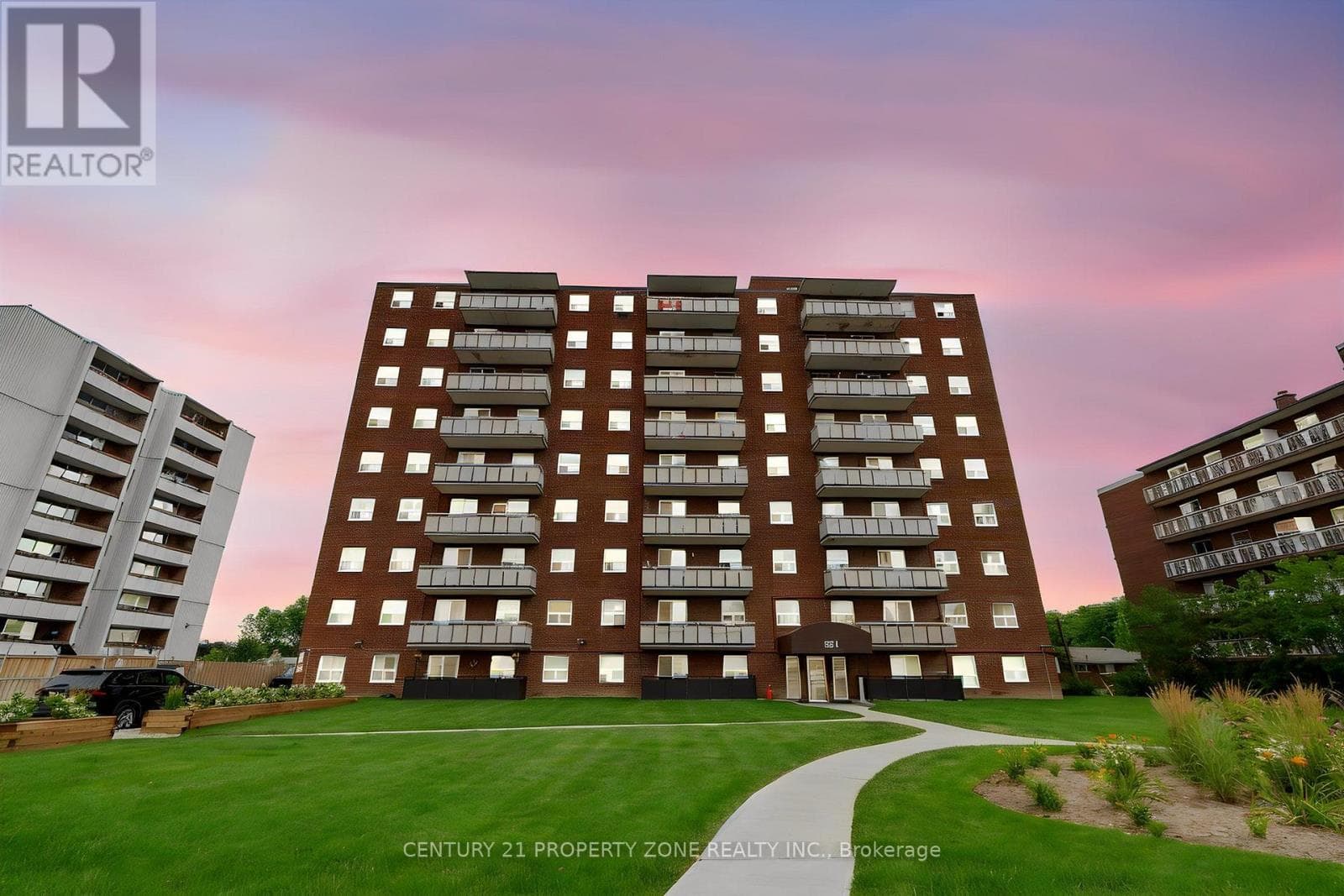 105- 851 Queenston Road