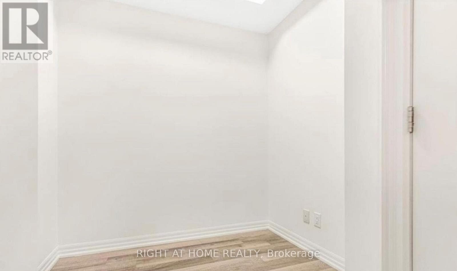 Single Family at 607- 111 Worsley Street, Barrie (City Centre), Ontario - Photo 2 - RE/MAX Garden City Realty