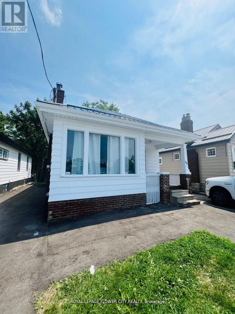 Single Family at 346 Wharncliffe Road, London South (South F), Ontario - Photo 3 - RE/MAX Garden City Realty