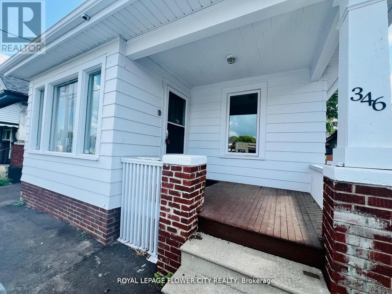 Single Family at 346 Wharncliffe Road, London South (South F), Ontario - Photo 4 - RE/MAX Garden City Realty