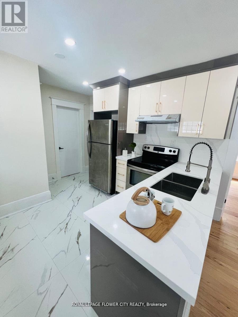 Single Family at 346 Wharncliffe Road, London South (South F), Ontario - Photo 6 - RE/MAX Garden City Realty