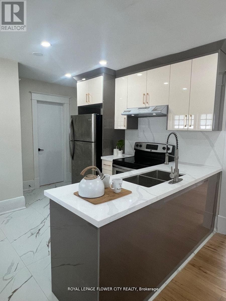 Single Family at 346 Wharncliffe Road, London South (South F), Ontario - Photo 8 - RE/MAX Garden City Realty