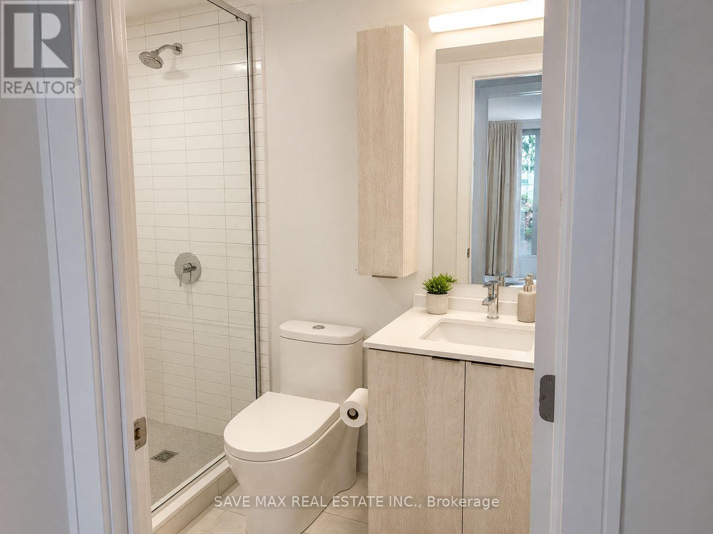 Single Family at 1410- 86 Dundas Street, Mississauga (Cooksville), Ontario - Photo 7 - RE/MAX Garden City Realty
