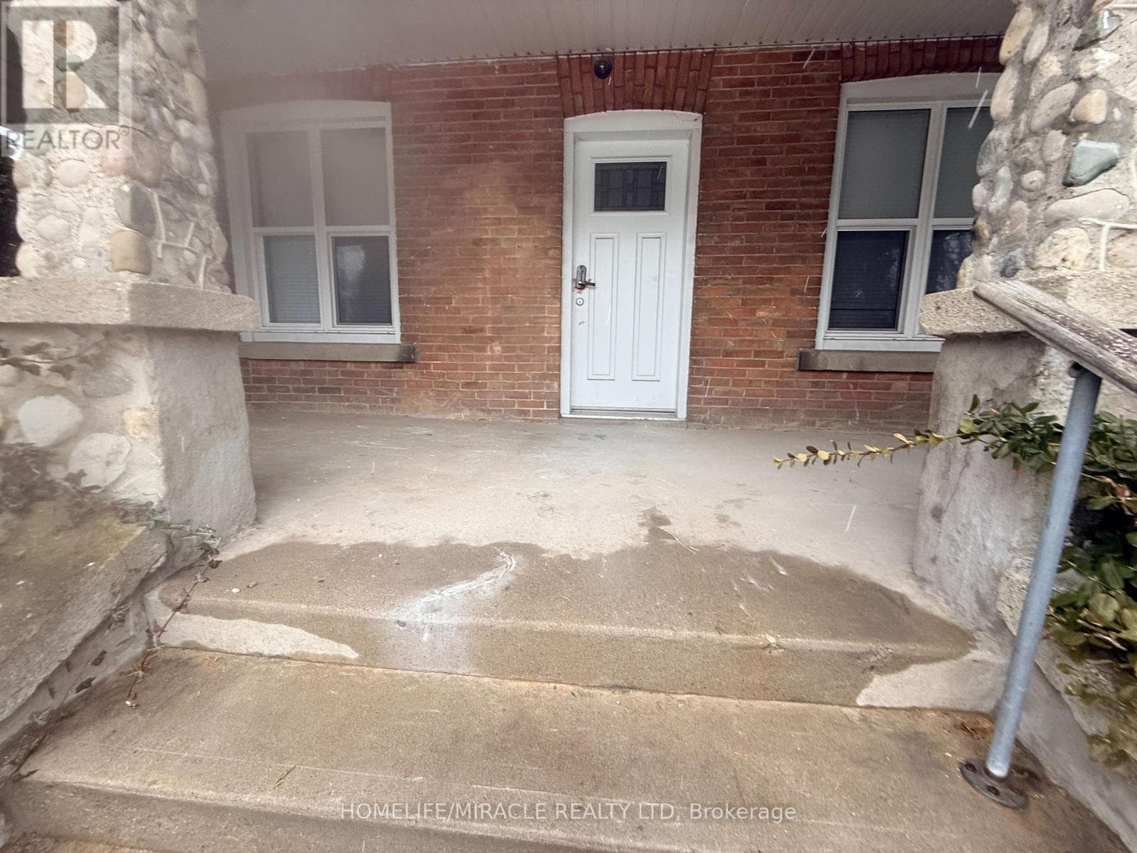 Multi-family at 201 Grand Avenue, Chatham-Kent (Chatham), Ontario - Photo 2 - RE/MAX Garden City Realty