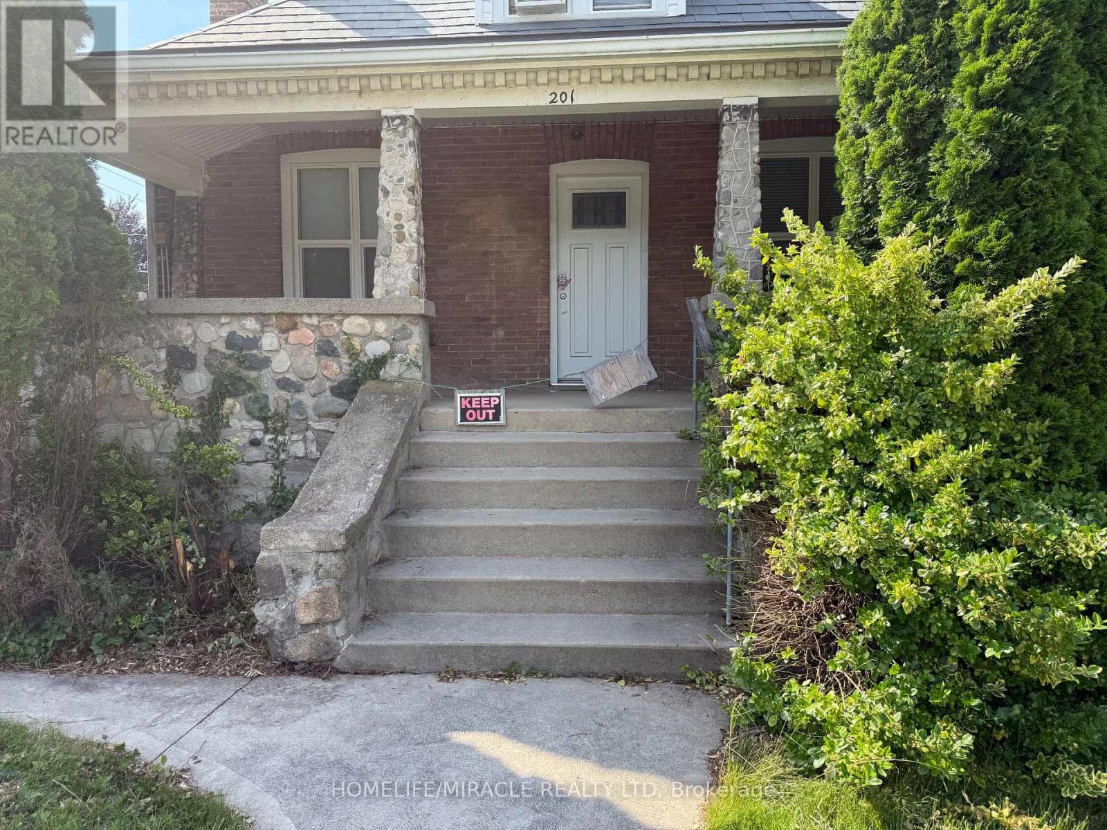 Multi-family at 201 Grand Avenue, Chatham-Kent (Chatham), Ontario - Photo 3 - RE/MAX Garden City Realty