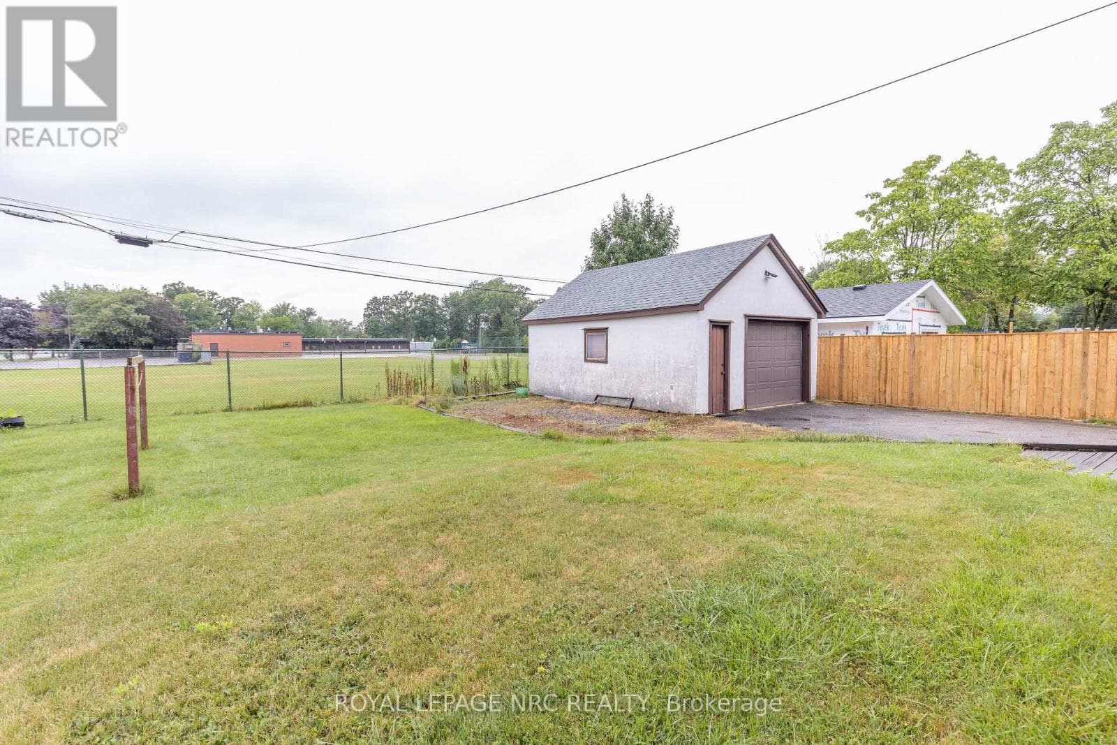 Single Family at 215 Knoll Street, Port Colborne (Main Street), Ontario - Photo 4 - RE/MAX Garden City Realty