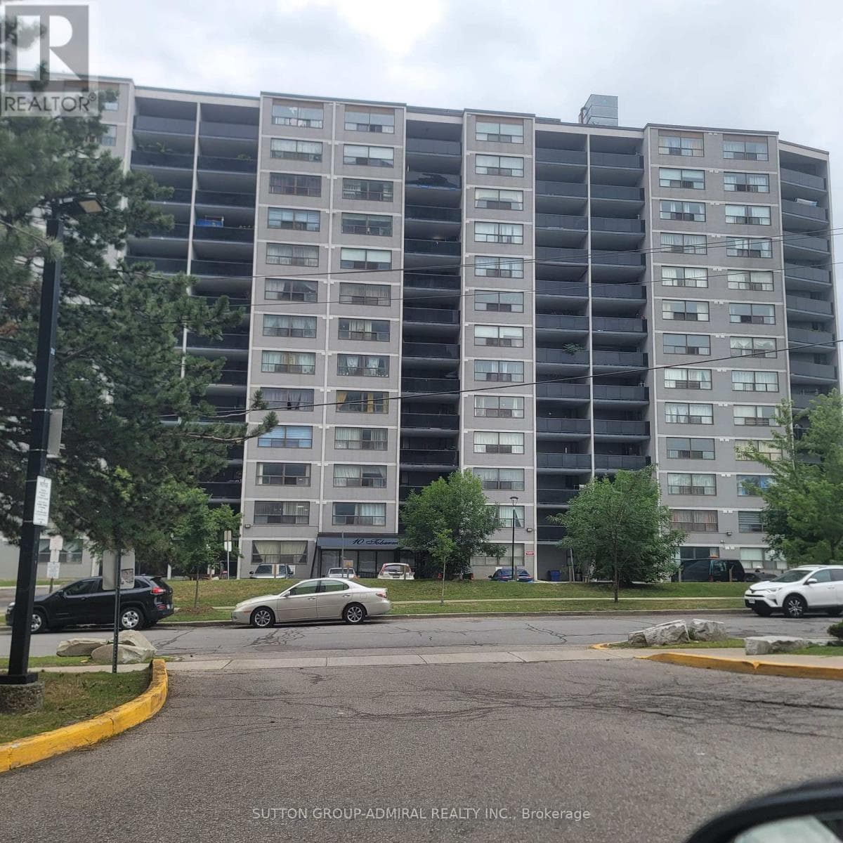 802- 10 Tobermory Drive