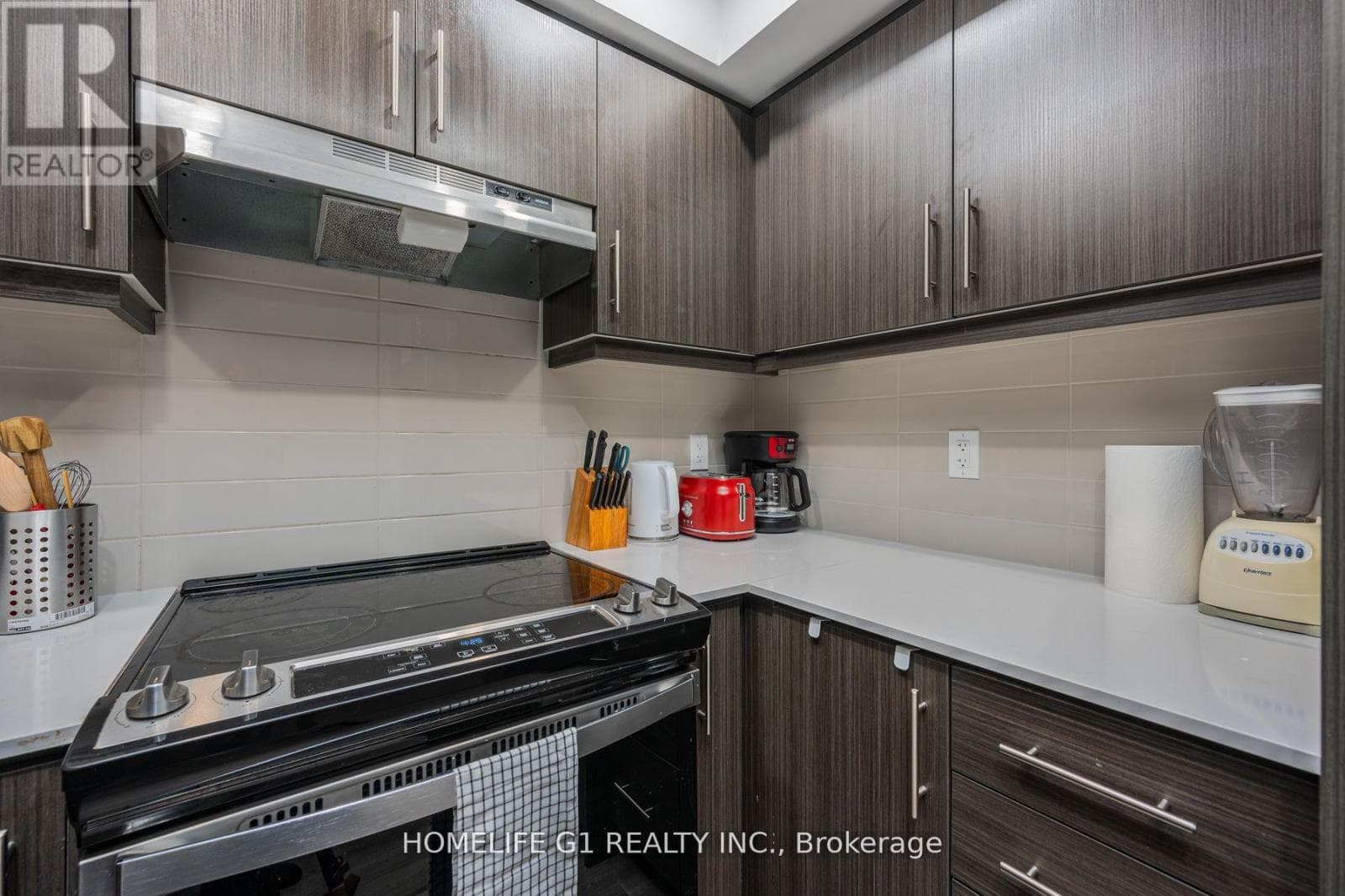 Single Family at 48- 5 William Jackson Way, Toronto (New Toronto), Ontario - Photo 9 - RE/MAX Garden City Realty