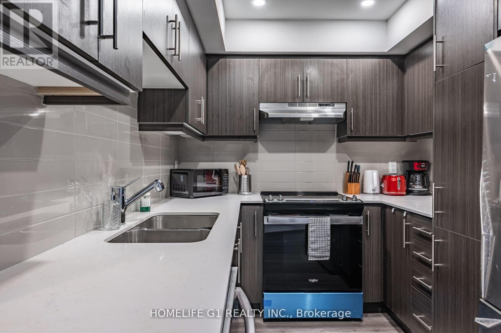 Single Family at 48- 5 William Jackson Way, Toronto (New Toronto), Ontario - Photo 8 - RE/MAX Garden City Realty