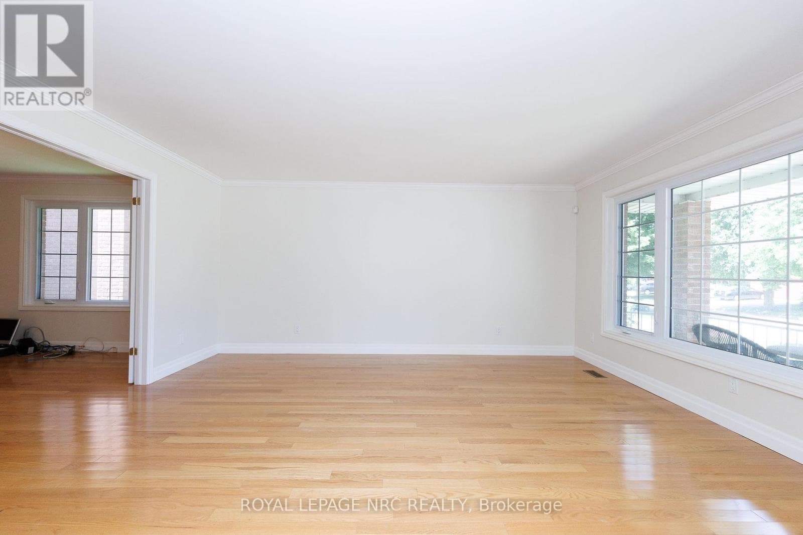 Single Family at 7030 HAROVICS Lane, Niagara Falls (Arad/Fallsview), Ontario - Photo 10 - RE/MAX Garden City Realty