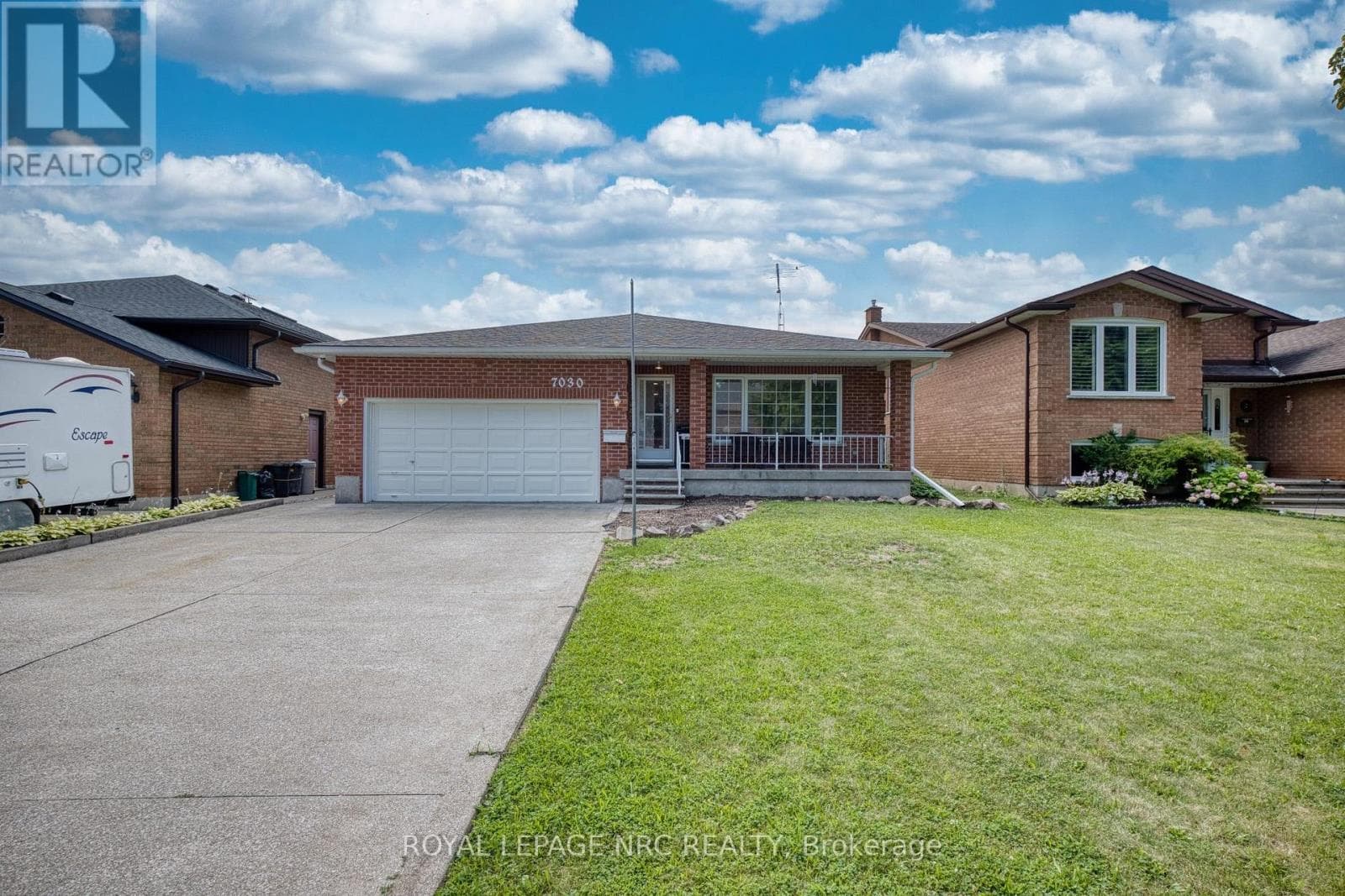 Single Family at 7030 HAROVICS Lane, Niagara Falls (Arad/Fallsview), Ontario - Photo 2 - RE/MAX Garden City Realty