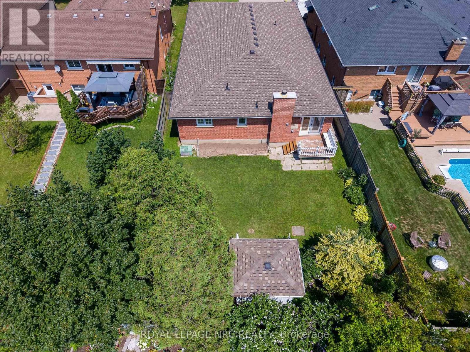Single Family at 7030 HAROVICS Lane, Niagara Falls (Arad/Fallsview), Ontario - Photo 3 - RE/MAX Garden City Realty